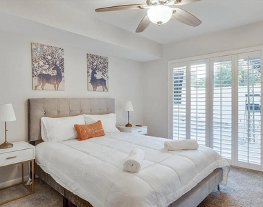 612 W Northgate Drive - Photo Thumbnail 29