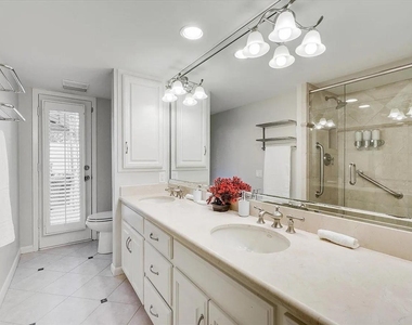 612 W Northgate Drive - Photo Thumbnail 21