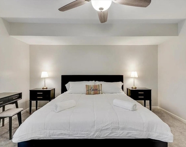 612 W Northgate Drive - Photo Thumbnail 15