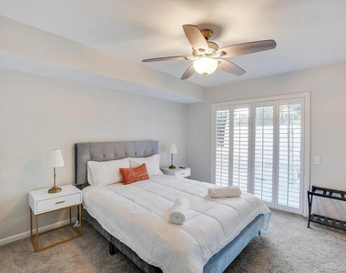 612 W Northgate Drive - Photo Thumbnail 30