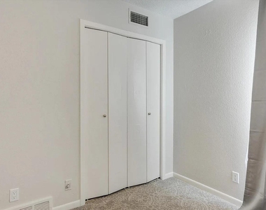 612 W Northgate Drive - Photo Thumbnail 34