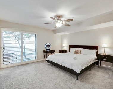 612 W Northgate Drive - Photo Thumbnail 14