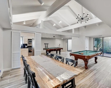 612 W Northgate Drive - Photo Thumbnail 5
