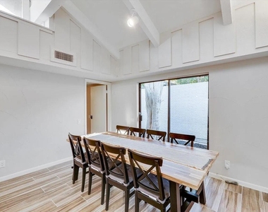 612 W Northgate Drive - Photo Thumbnail 7