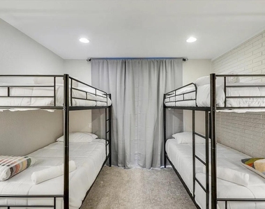 612 W Northgate Drive - Photo Thumbnail 32