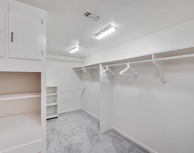 612 W Northgate Drive - Photo Thumbnail 22