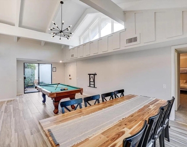 612 W Northgate Drive - Photo Thumbnail 6