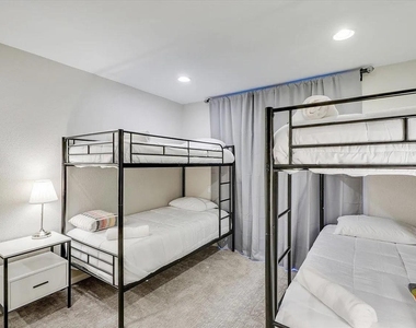 612 W Northgate Drive - Photo Thumbnail 24