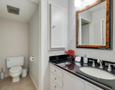 612 W Northgate Drive - Photo Thumbnail 31