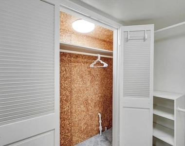 612 W Northgate Drive - Photo Thumbnail 23