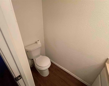917 Acacia Circle - Photo Thumbnail 6