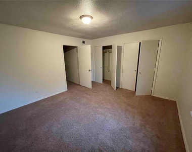 917 Acacia Circle - Photo Thumbnail 8