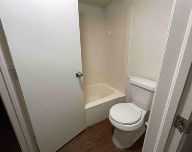 917 Acacia Circle - Photo Thumbnail 10