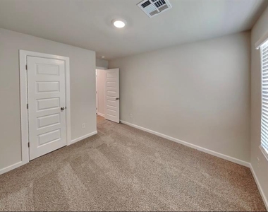 1236 Mahogany Lane - Photo Thumbnail 9