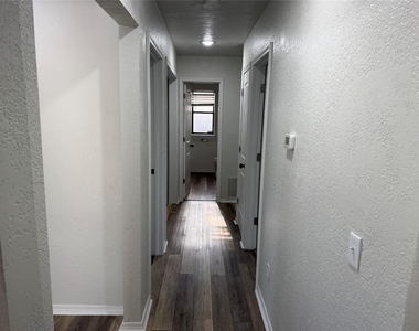 2116 Ne 8th Street - Photo Thumbnail 8