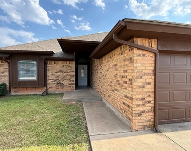 2116 Ne 8th Street - Photo Thumbnail 1