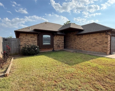 2116 Ne 8th Street - Photo Thumbnail 2