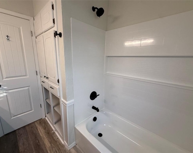 2116 Ne 8th Street - Photo Thumbnail 13