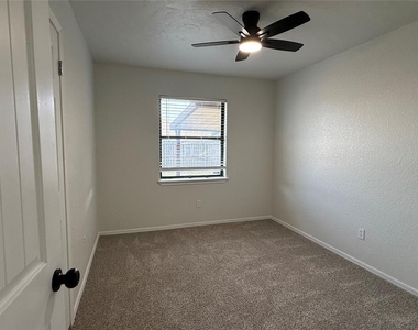 2116 Ne 8th Street - Photo Thumbnail 9
