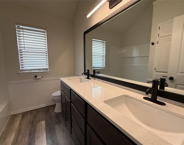 2116 Ne 8th Street - Photo Thumbnail 12