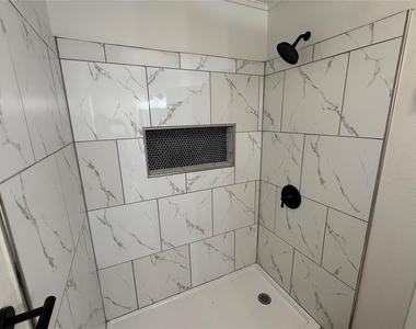 2116 Ne 8th Street - Photo Thumbnail 19
