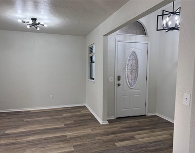 2116 Ne 8th Street - Photo Thumbnail 6