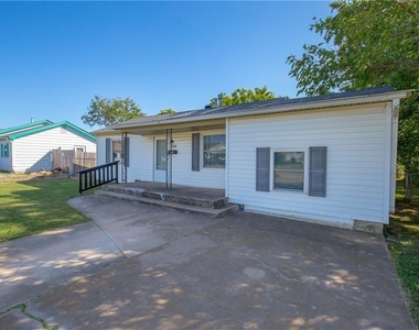 4428 Se 40th Street - Photo Thumbnail 2