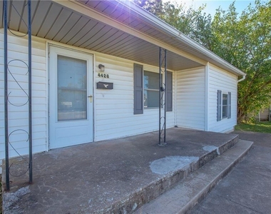 4428 Se 40th Street - Photo Thumbnail 3