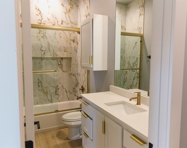 905 S Howard Avenue - Photo Thumbnail 7