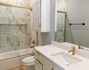 905 S Howard Avenue - Photo Thumbnail 19