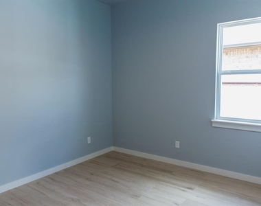 905 S Howard Avenue - Photo Thumbnail 20