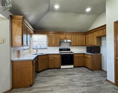 13320 Cayman Lane - Photo Thumbnail 6