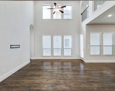 620 Surrey Lane - Photo Thumbnail 4