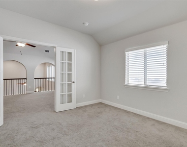 620 Surrey Lane - Photo Thumbnail 11
