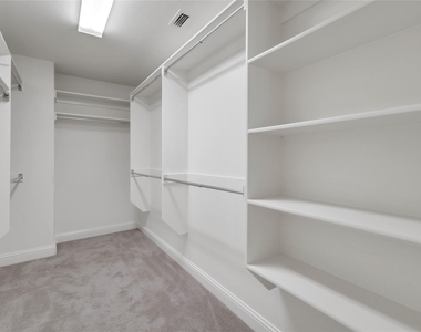 620 Surrey Lane - Photo Thumbnail 18