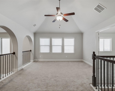 620 Surrey Lane - Photo Thumbnail 10