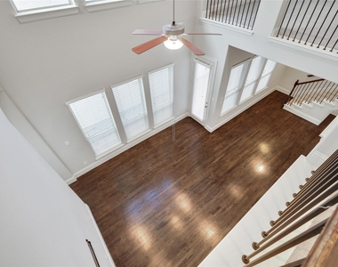 620 Surrey Lane - Photo Thumbnail 9