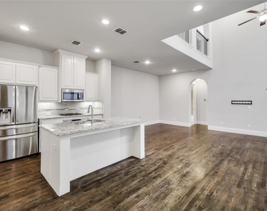 620 Surrey Lane - Photo Thumbnail 8