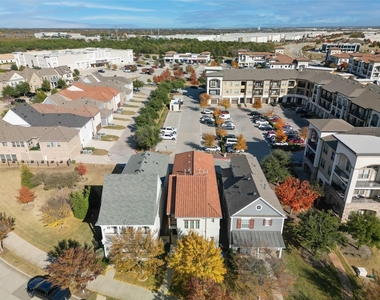 620 Surrey Lane - Photo Thumbnail 20