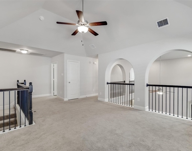 620 Surrey Lane - Photo Thumbnail 12