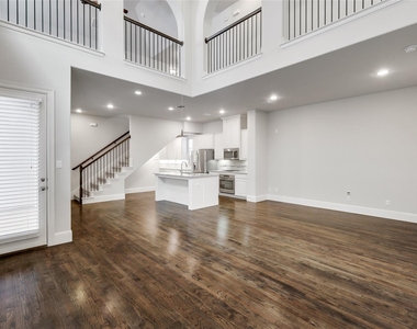 620 Surrey Lane - Photo Thumbnail 2