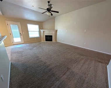 621 Apple Tree Lane - Photo Thumbnail 2