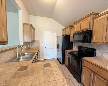 621 Apple Tree Lane - Photo Thumbnail 4