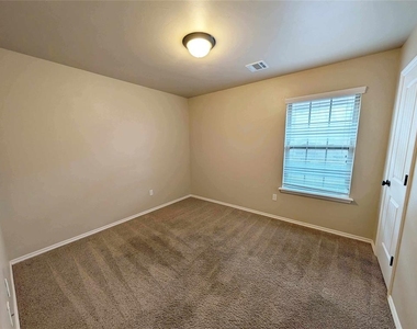 621 Apple Tree Lane - Photo Thumbnail 10