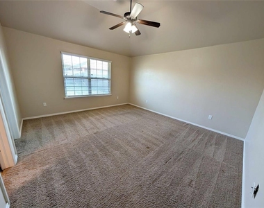 621 Apple Tree Lane - Photo Thumbnail 7