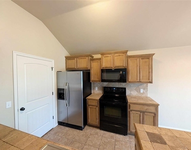 621 Apple Tree Lane - Photo Thumbnail 5