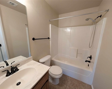 621 Apple Tree Lane - Photo Thumbnail 11
