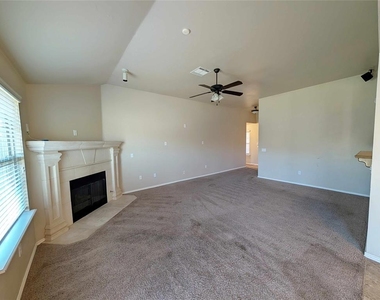 621 Apple Tree Lane - Photo Thumbnail 3