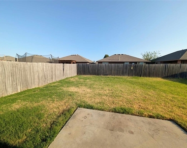 621 Apple Tree Lane - Photo Thumbnail 14