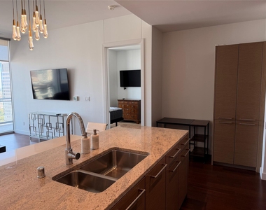 2900 Mckinnon Street - Photo Thumbnail 5